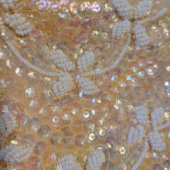 Lot of two purses: 1 beaded white clutch and 1 multicolored beach bag with strap - Picture 10 of 16